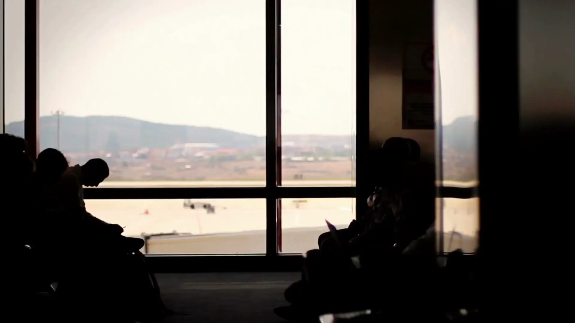 Hispania Repteri Parkolo Hero Video Fallback